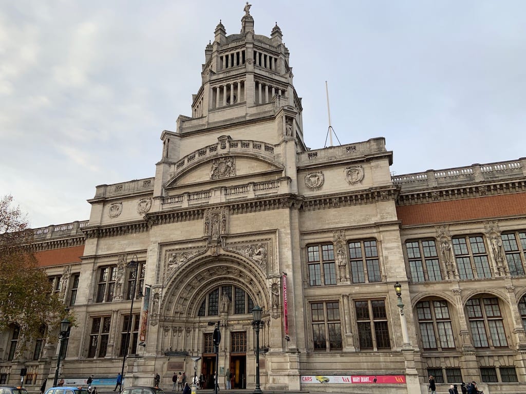 famous places in england - V&A Museum