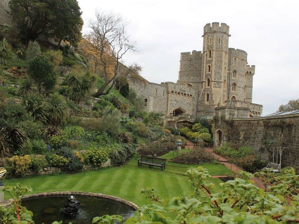 famous places in england - Windsor Castle