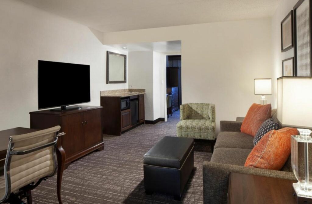 Embassy Suites By Hilton Philadelphia Airport - Best Hotels In Philadelphia