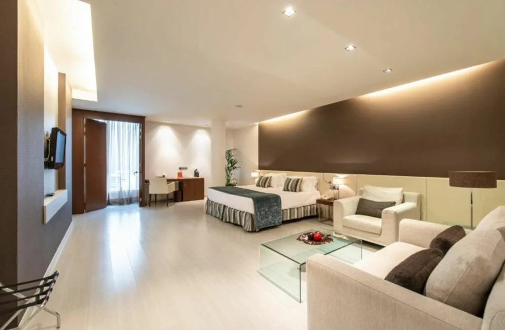 The 9 Best Hotels In Zaragoza: A Heavenly Stay Awaits You! 29 Hotel Diagonal Plaza - Best Hotels In Zaragoza