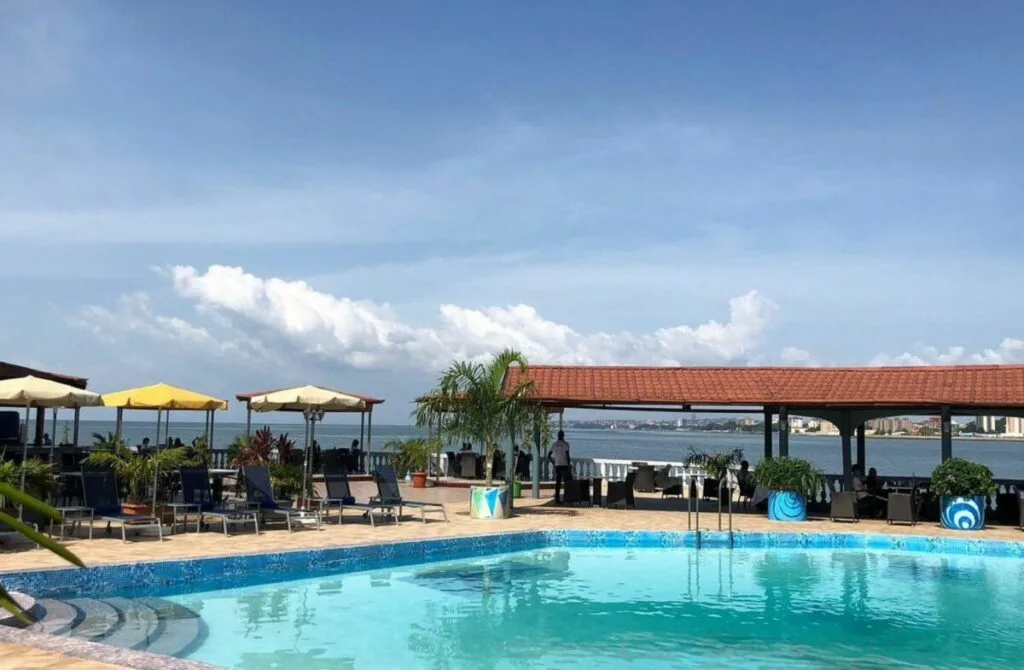 Explore West Africa: The 10 Best Hotels In Guinea For A Unique Stay! 29 Hotel Le Petit Bateau - Best Hotels In Guinea