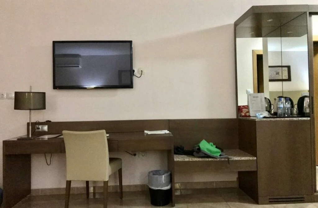 Explore West Africa: The 10 Best Hotels In Guinea For A Unique Stay! 30 Hotel Le Petit Bateau - Best Hotels In Guinea