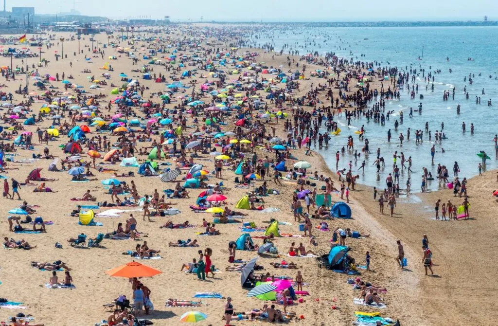 How To Protect Your Stuff While Visiting The Beach Alone!