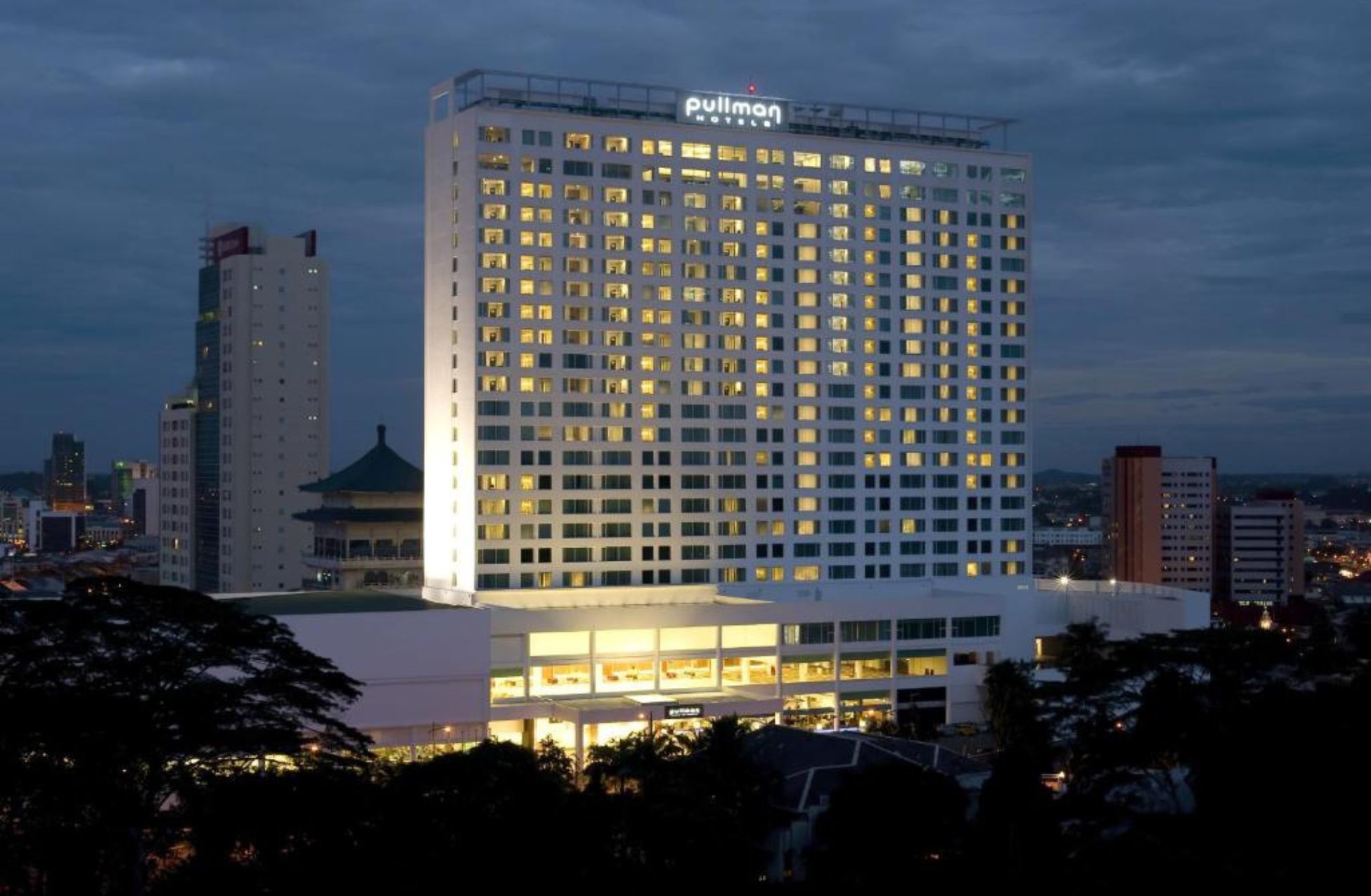 Kuching's Dazzling Getaway - Budget Hotels In Borneo