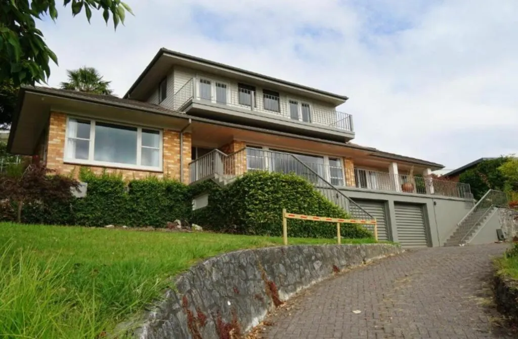 The 11 Best Hotels In Hamilton New Zealand: Top Gems You Can't Miss! 31 Lake Domain Holiday House - Best Hotels In Hamilton