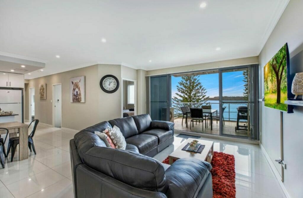 Lakeside Waterfront Apartment - Best Hotels In Central Coast