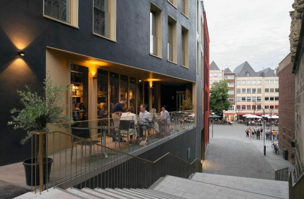 Legend Hotel - Best Hotels In Cologne