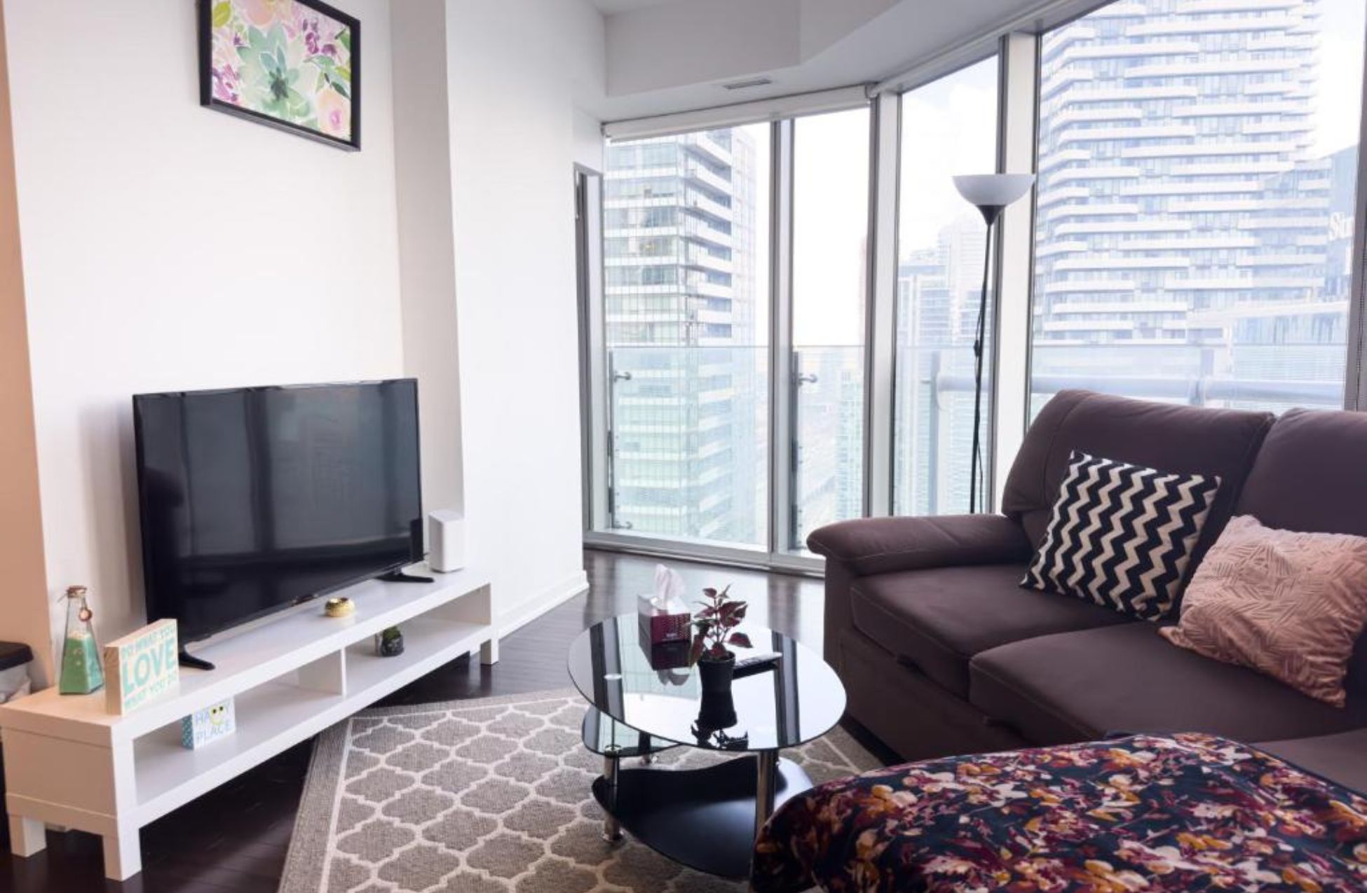 Luxury 2 BR In The Entertainment District With CN Tower View - Best Hotels In Toronto