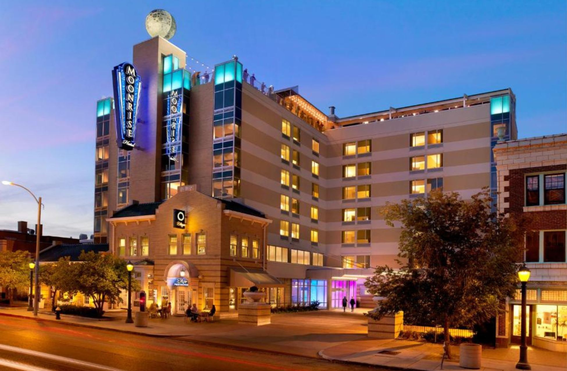 Moonrise Hotel - Best Hotels In St. Louis