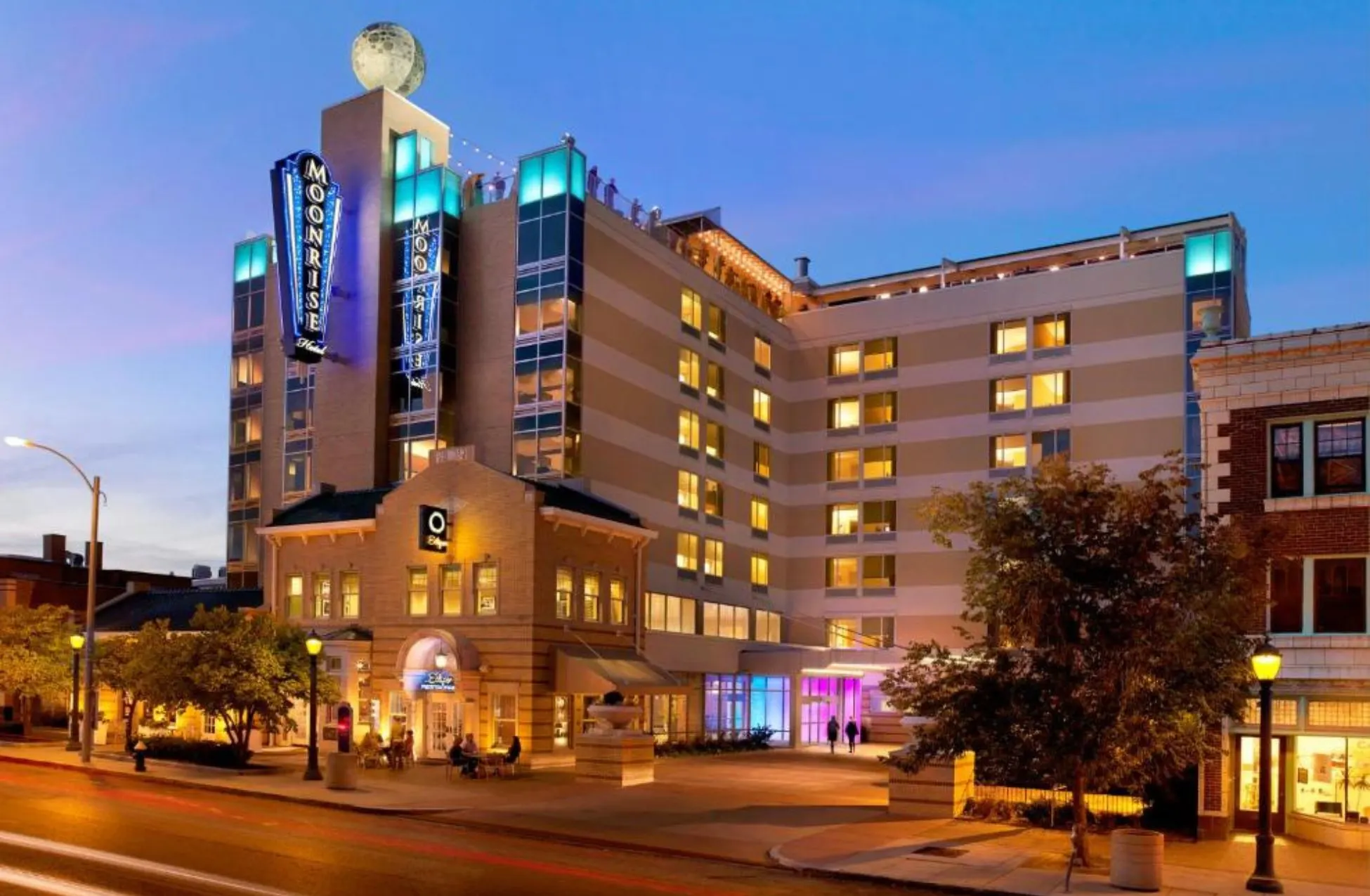 Moonrise Hotel - Best Hotels In St. Louis