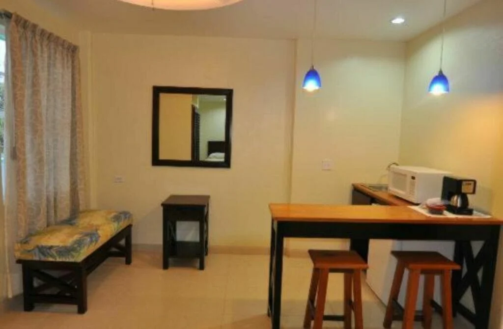 Rainbow Hotel - Best Hotels In Caye Caulker