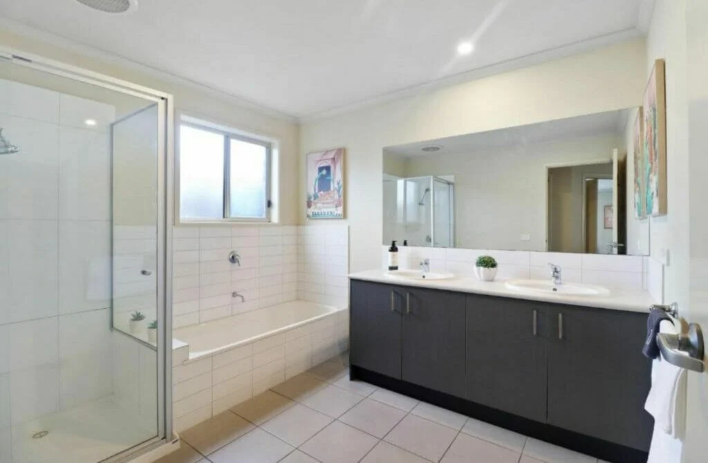 The 7 Best Hotels In Geelong: Top Spots For A Memorable Stay 34 Reconnect On Daly I Epworth And Deakin - Best Hotels In Geelong