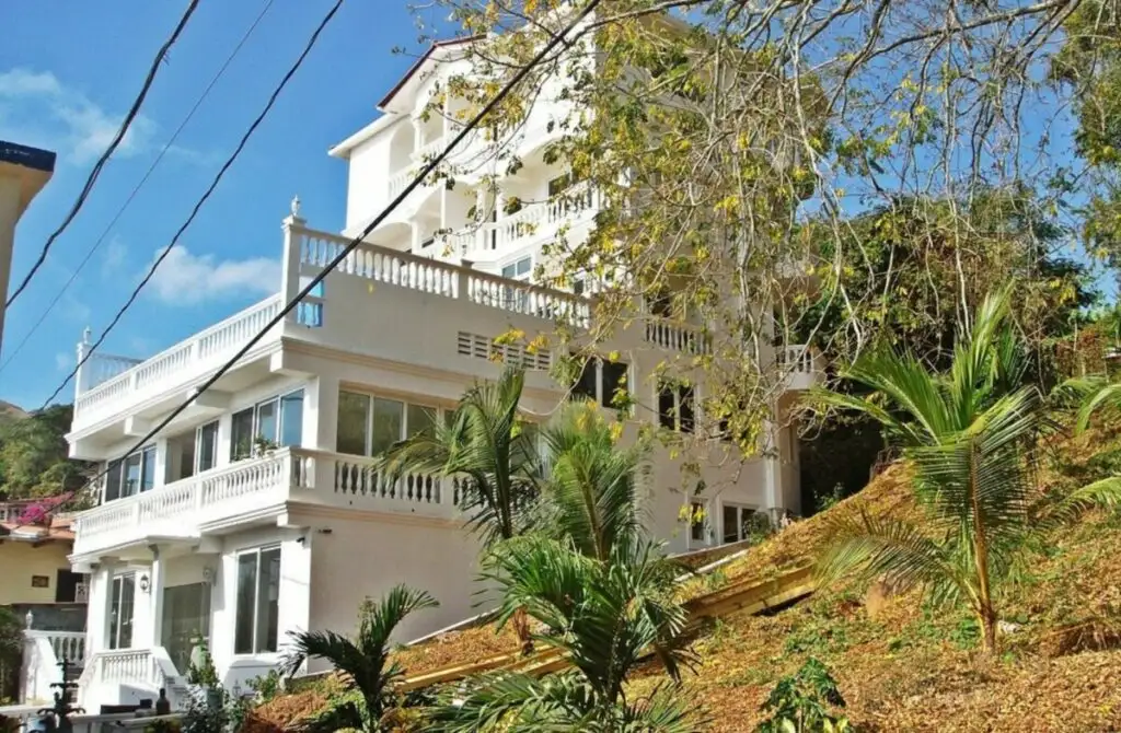 From Cityscapes To Seascapes: The 20 Best Hotels In Panama For Every Traveler! 90 Taboga Palace Art Hotel - Best Hotels In Panama