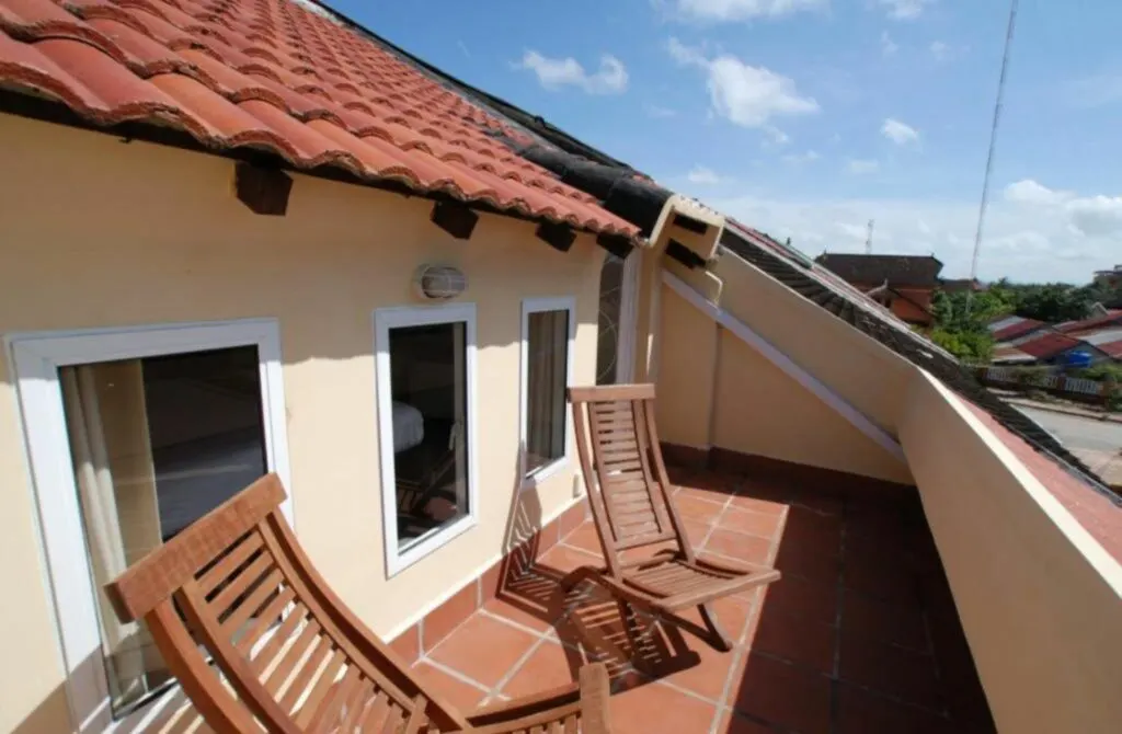 The Columns - Best Hotels In Kampot