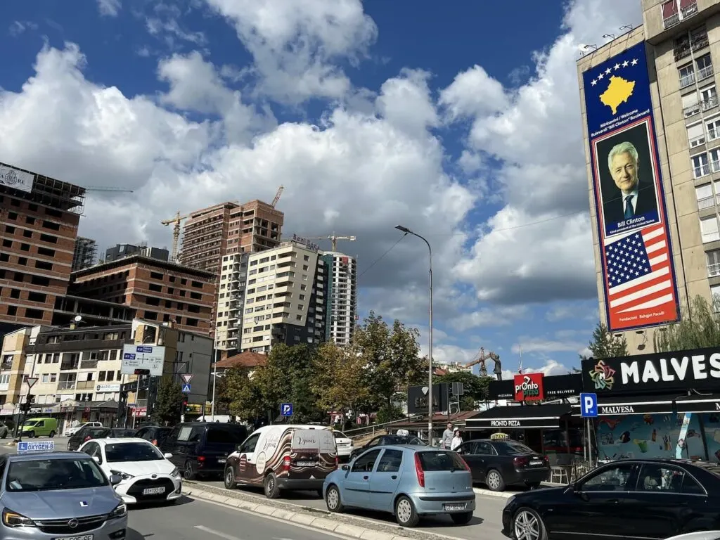 things to do in pristina kosovo - bill clinton boulevard